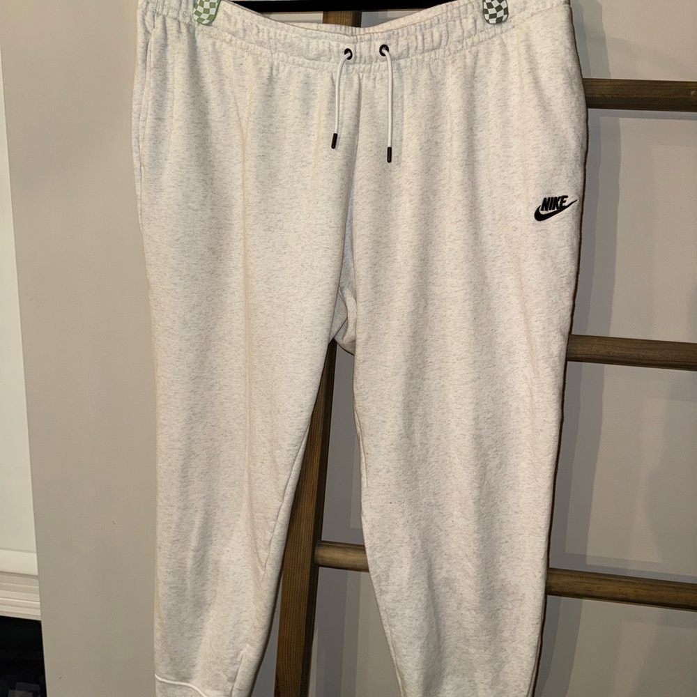 Women’s Nike XXL Cream / Light Gray Joggers